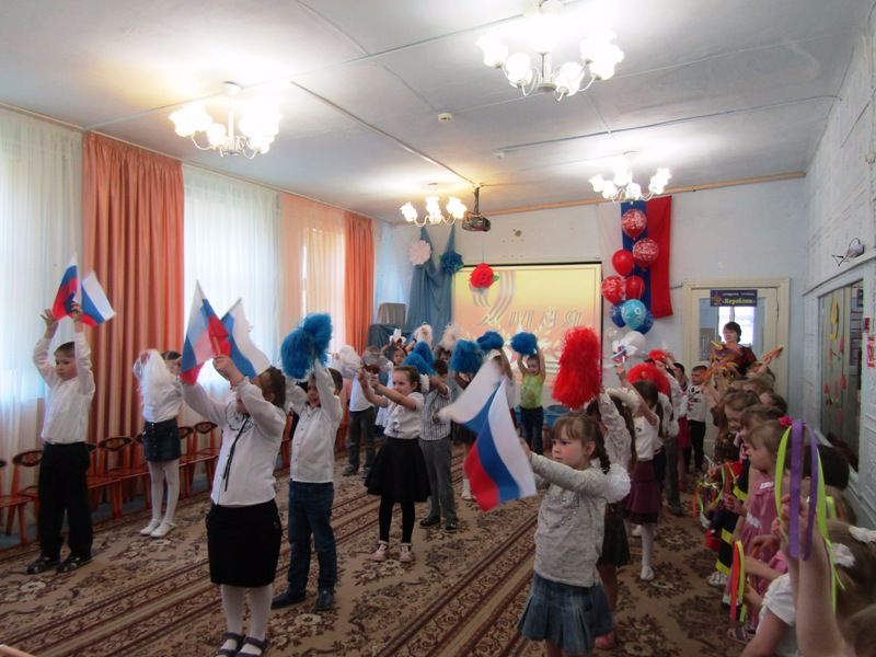 Торжественный утренник ко Дню Победы