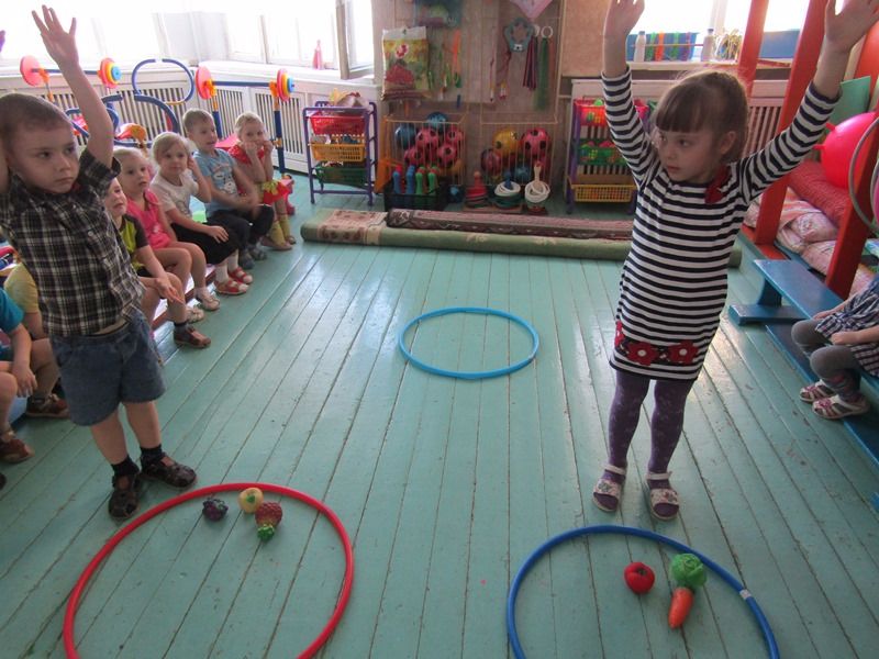 Занятие по физической культуре в группе 