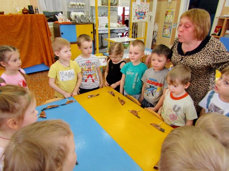 Занятие по аппликации и конструированию
