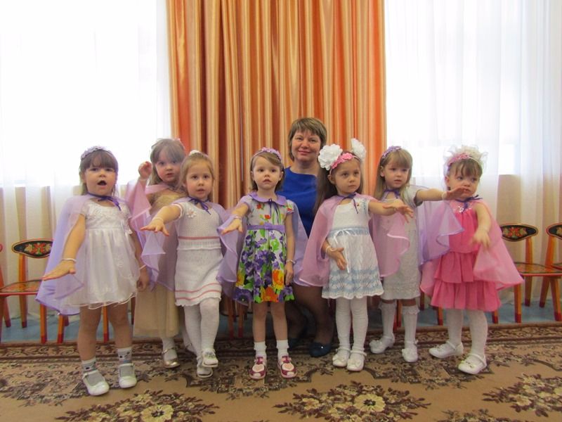 8 марта в младшей группе!