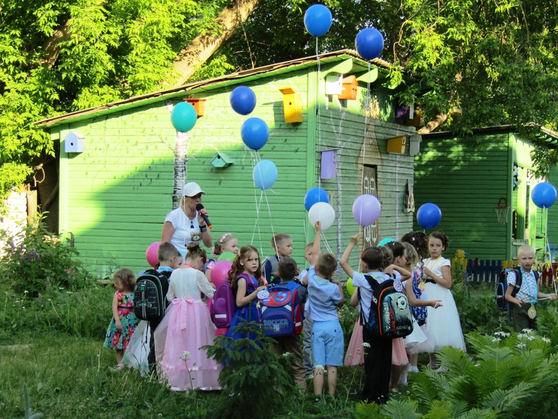 В добрый путь, выпускники!