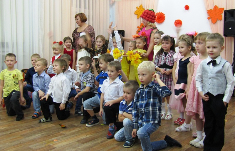 Осенний праздник в старшей группе 
