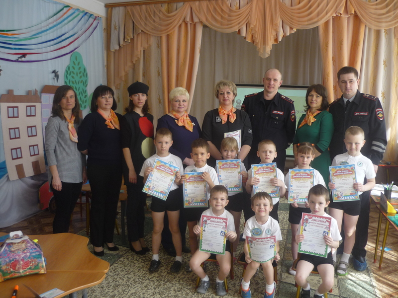 Конкурс по ПДД «Знают правила друзья, значит, знаю их и я»