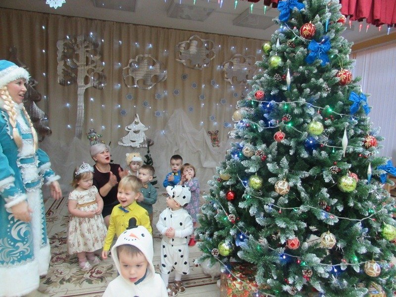 Первый новогодний утренник наших малышей