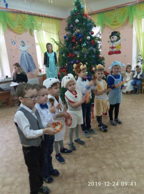 Новогодние утренники в детском саду Новогодние утренники в детском саду