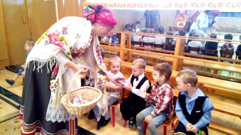 Интегрированное занятие в младшей группе «В гостях у бабушки»