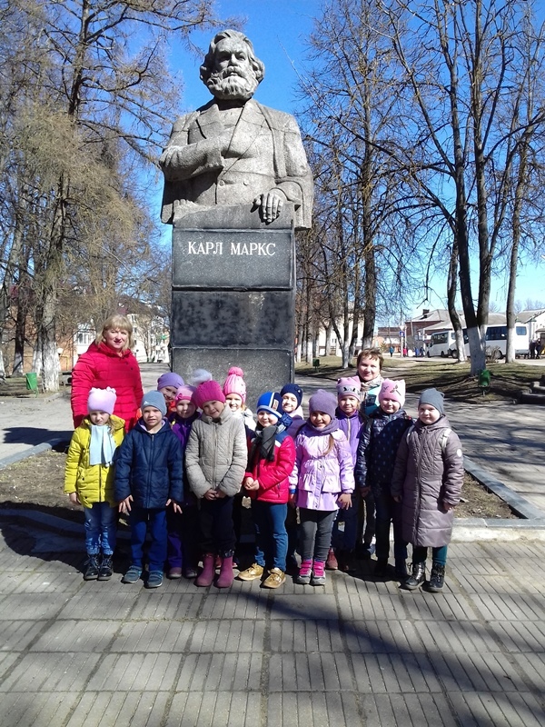 Пешеходная экскурсия по памятным местам города