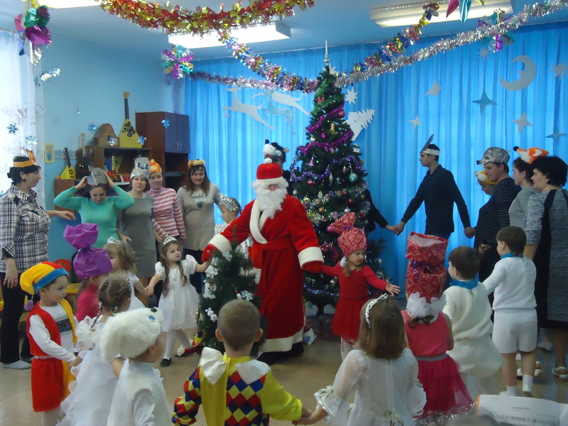 Новогодний праздник в группе 
