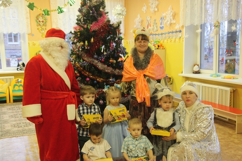 Новогодний праздник у малышей