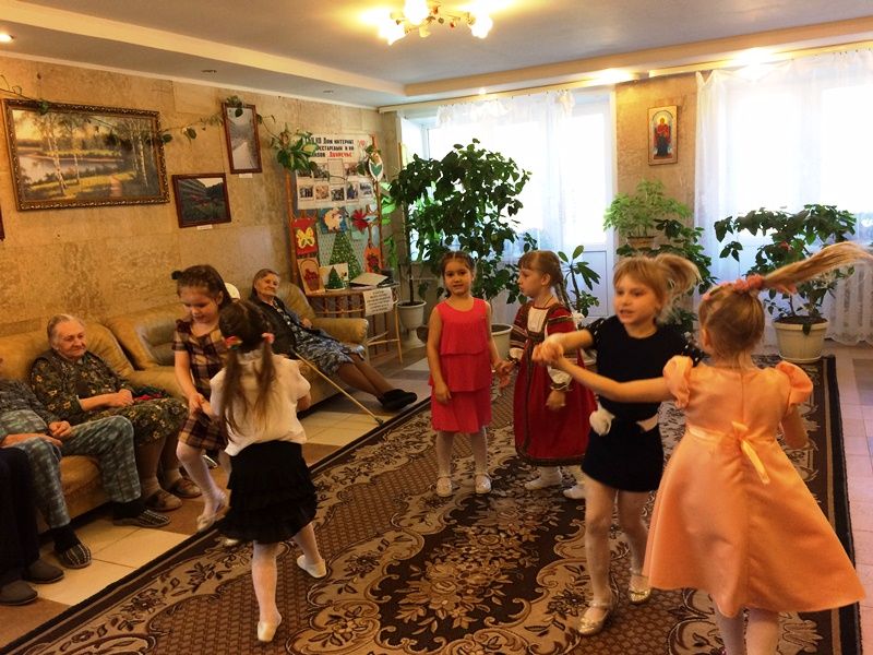 Концерт для проживающих в доме престарелых 
