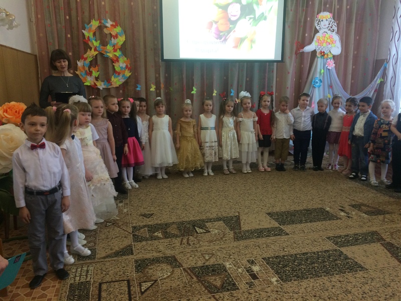 Утренник в группе Звонкие колокольчики.