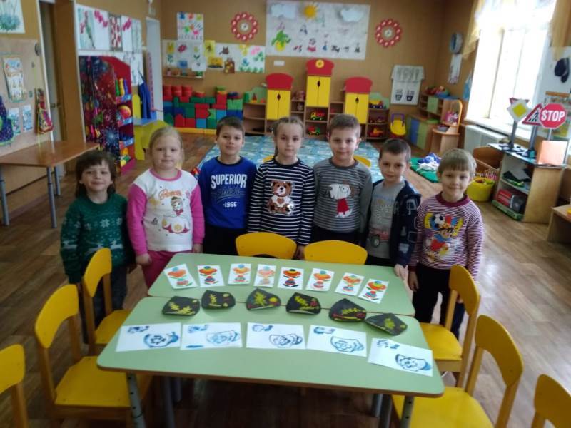 Народно - прикладное искусство в патриотическом воспитании детей старшей группы. Народно - прикладное искусство в патриотическом воспитании детей старшей группы.