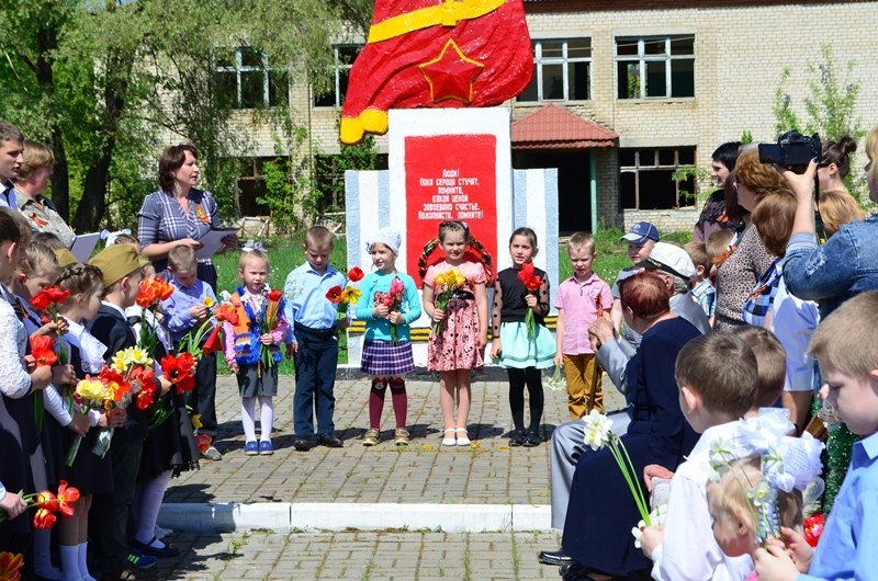 Воспитанники ДОУ приняли участие в торжественной линейке у обелиска с. Муромцево.