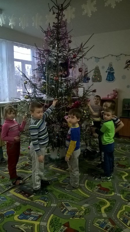 Подготовка к Новому году в детском саду