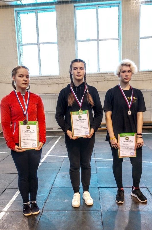 Сестры смирновы заняли первое и третье место на чемпионате по легкой атлетике в толкании ядра