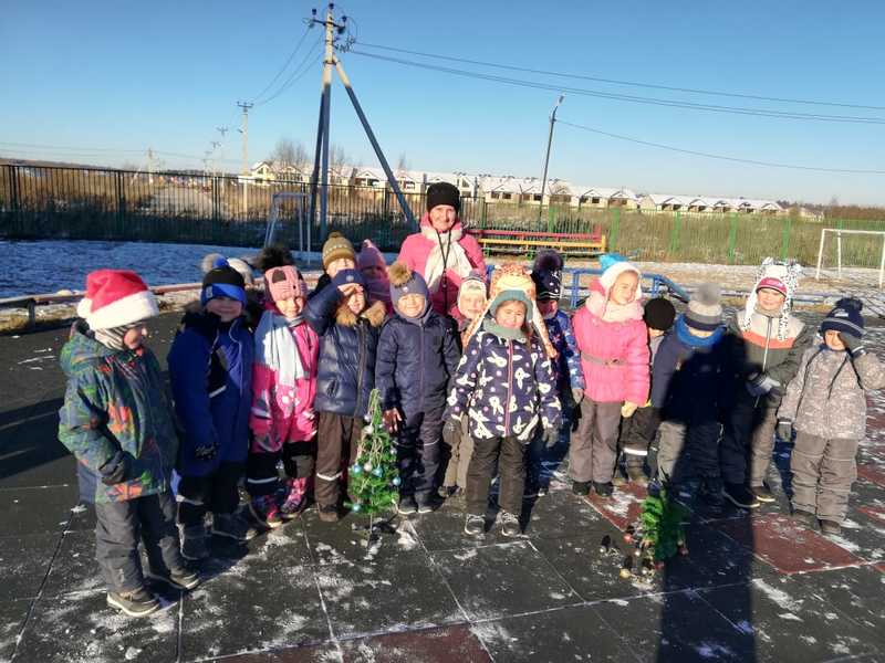 Спортивный зимний досуг на спортивной площадке детского сада для детей подготовительной группы 
