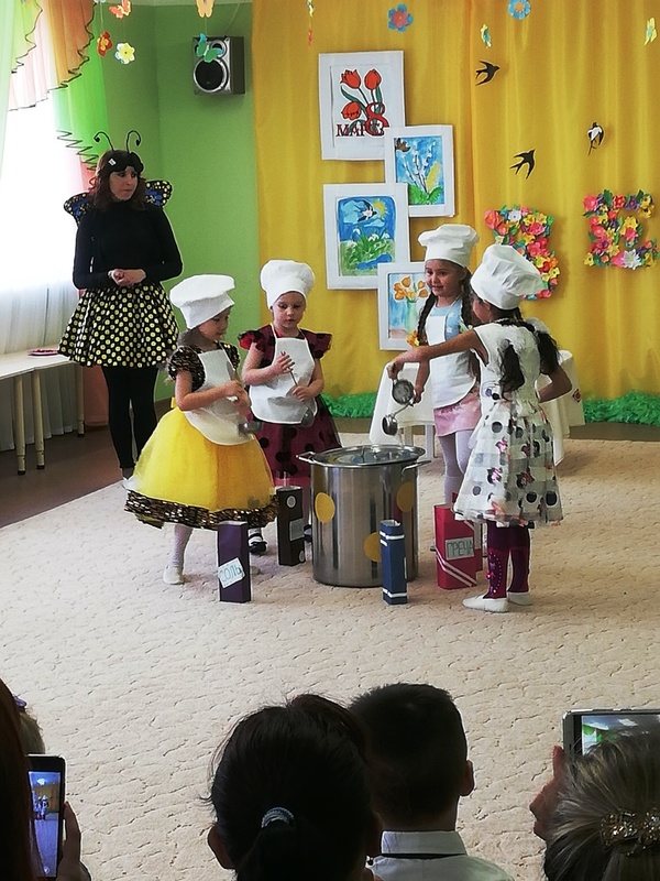 Праздник мам и бабушек!