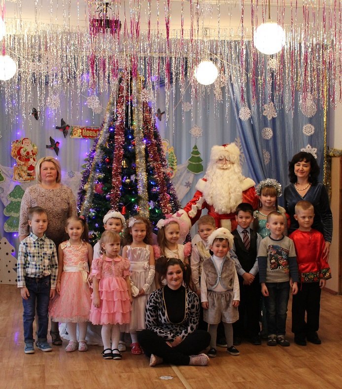 Новогодний праздник в группе 