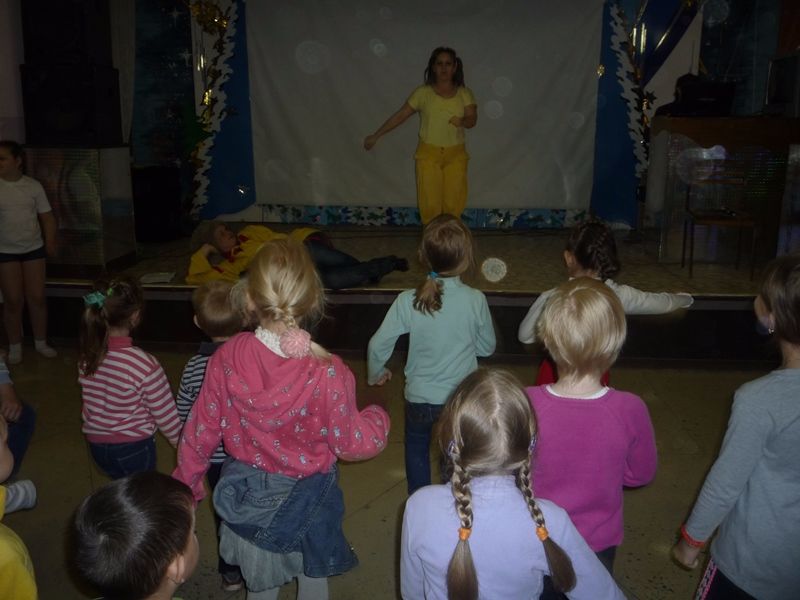 Праздничное развлечение в Истьинском Доме Культуры.