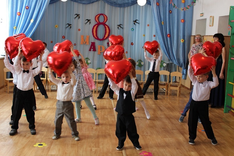 Международный Женский День в нашем ДОУ