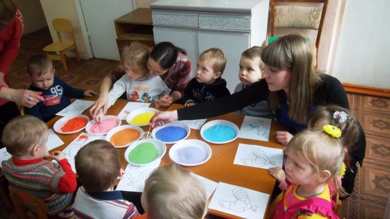 Мастер-класс для родителей по рисованию цветным песком «Песочный дворик»,