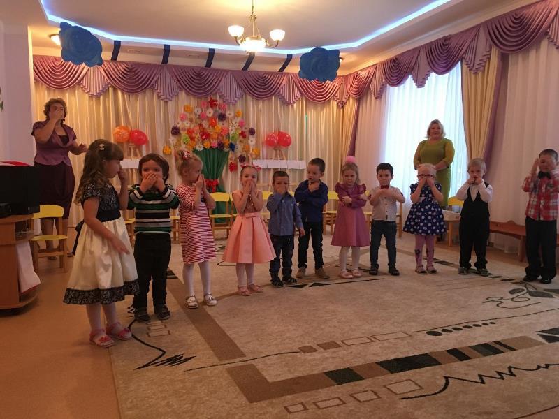 День матери в средней группе «Непоседы». День матери в средней группе «Непоседы».
