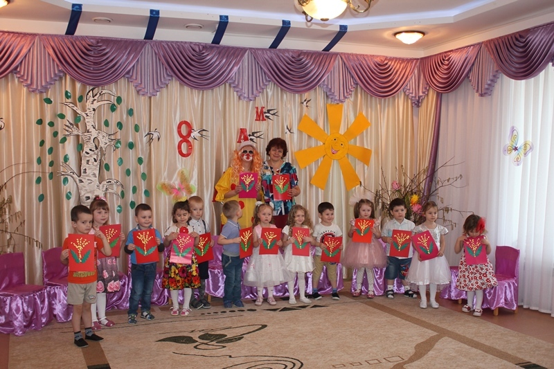 Утренник к 8 Марта во 2 младшей группе