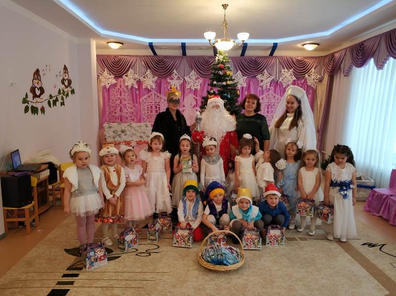 Новогодний утренник в гр. 