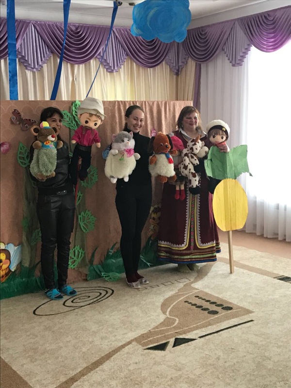 В гостях у «Солнышка» работники Износковского районного Дома культуры. В гостях у «Солнышка» работники Износковского районного Дома культуры.