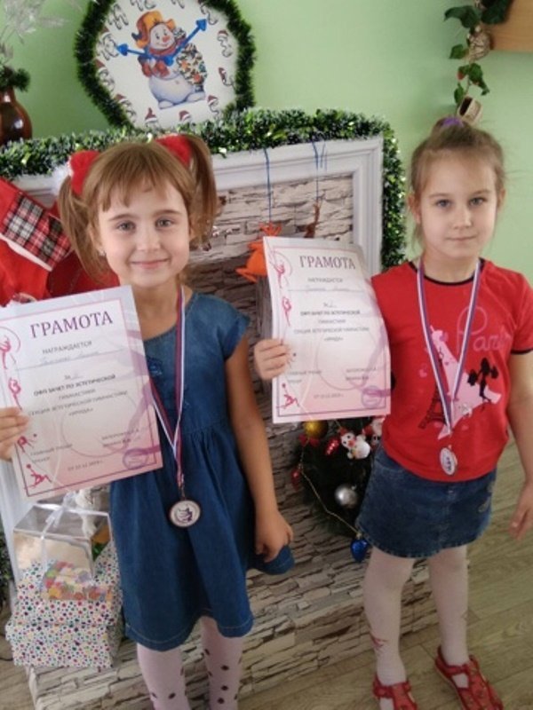 Юные гимнастки