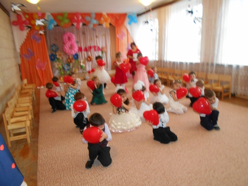 Утренник к 8 марта. Подготовительная группа