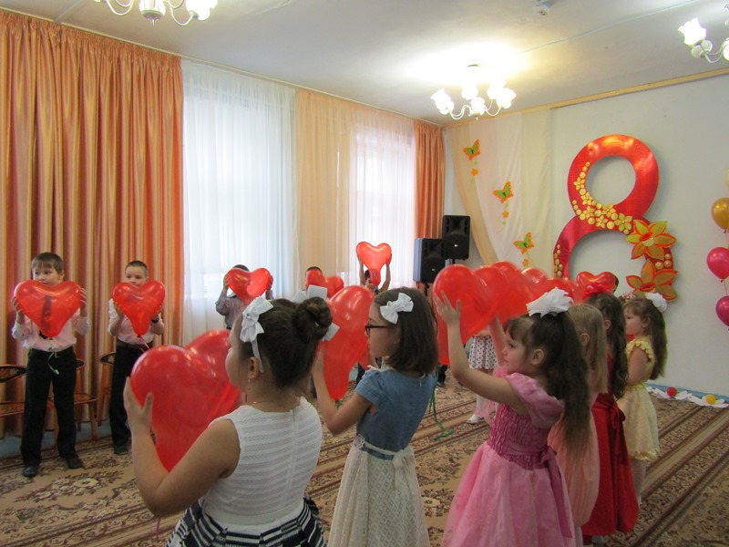 Международный женский день в старшей группе