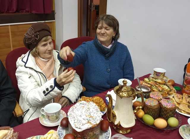 Пасху встречаем, чай пьём, беседу ведём