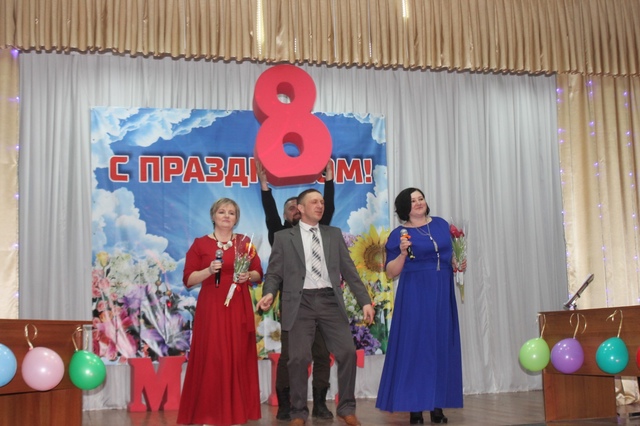 Конкурсно-развлекательная программа "А ну-ка, девушки"