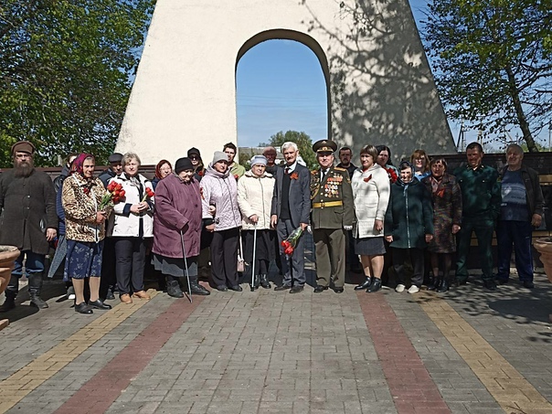 Митинг на Обелиске Славы с. Верхний Ломовец "Подвигу солдата поклонись"
