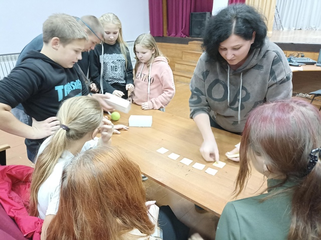 Интеллектуальная игра "Быть умным модно"