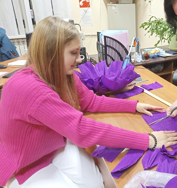 Мастер-класс по изготовлению очаровательных гигантских пионов из гофрированной бумаги