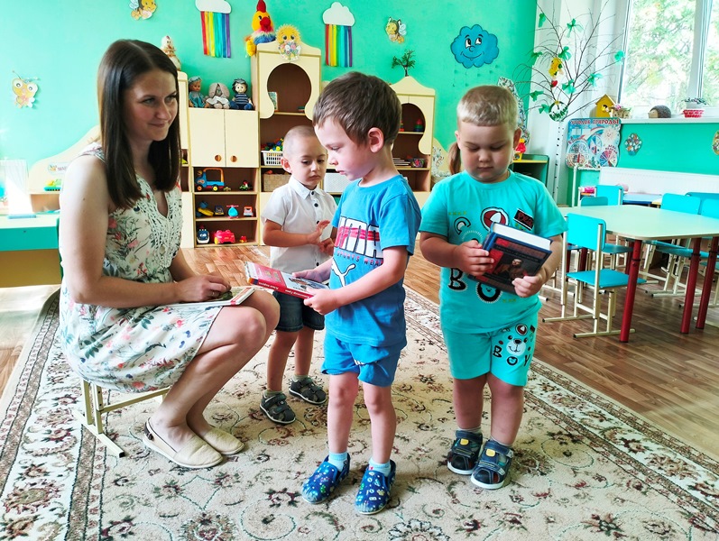 Всероссийская акция Движения Первых «Книга другу»