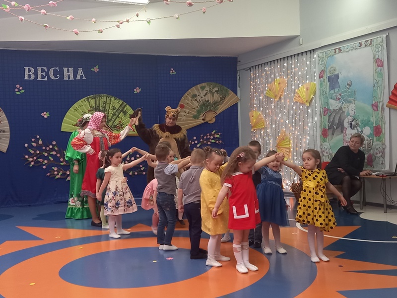 Весенний праздник у Колокольчиков