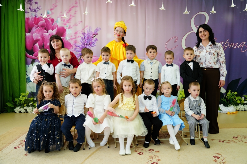 Утренник, посвященный празднику 8 марта состоялся во второй младшей группе «Почемучки»