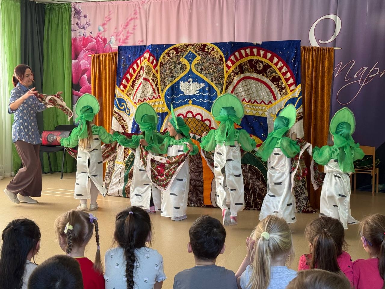 Детский сад "Орленок" посетил театр "Фантазия", с представлением "Дружба народов России"
