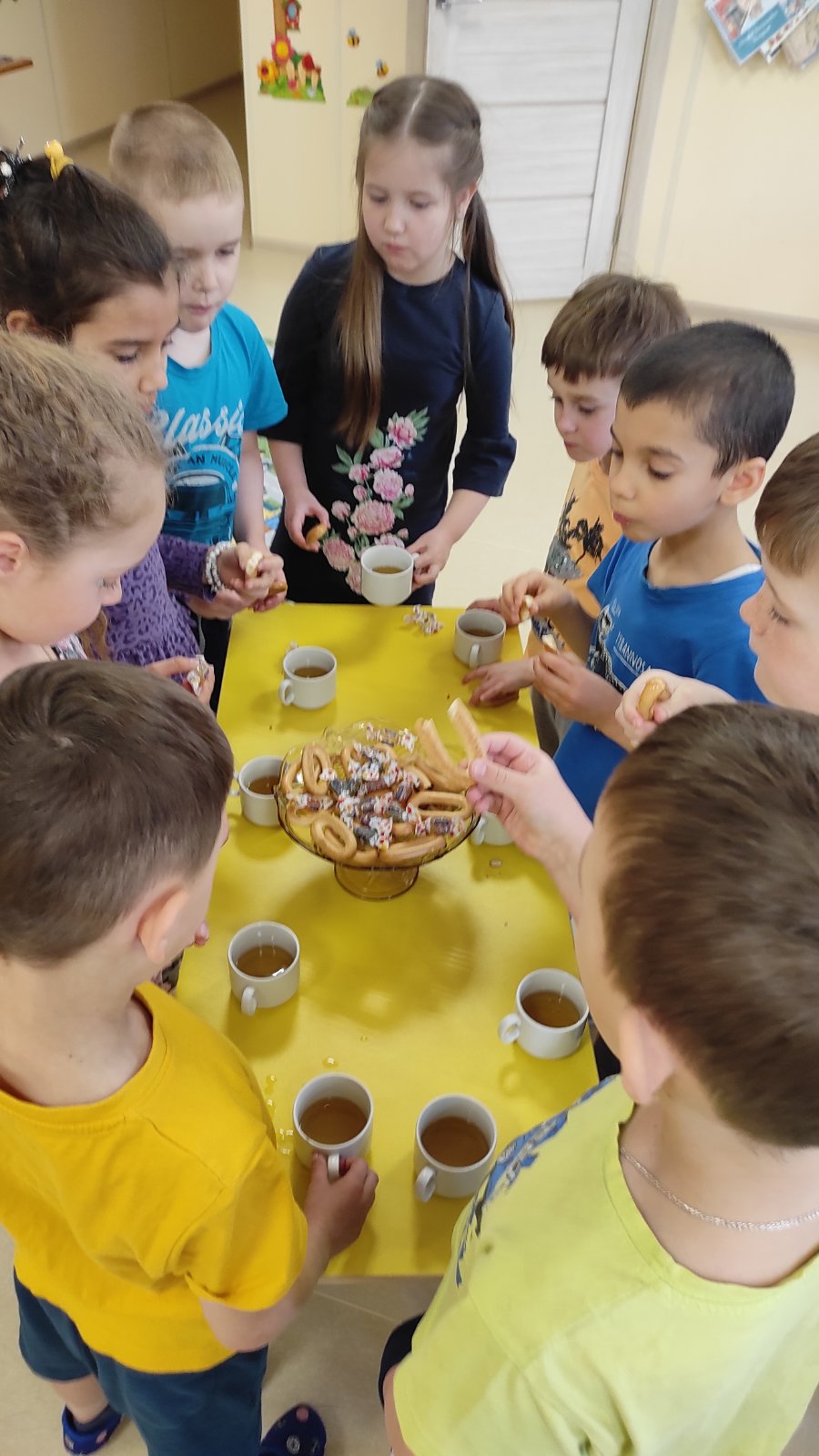 Литературный досуг " Ко дню рождения К. И. Чуковского" гр. "Весёлые котята"