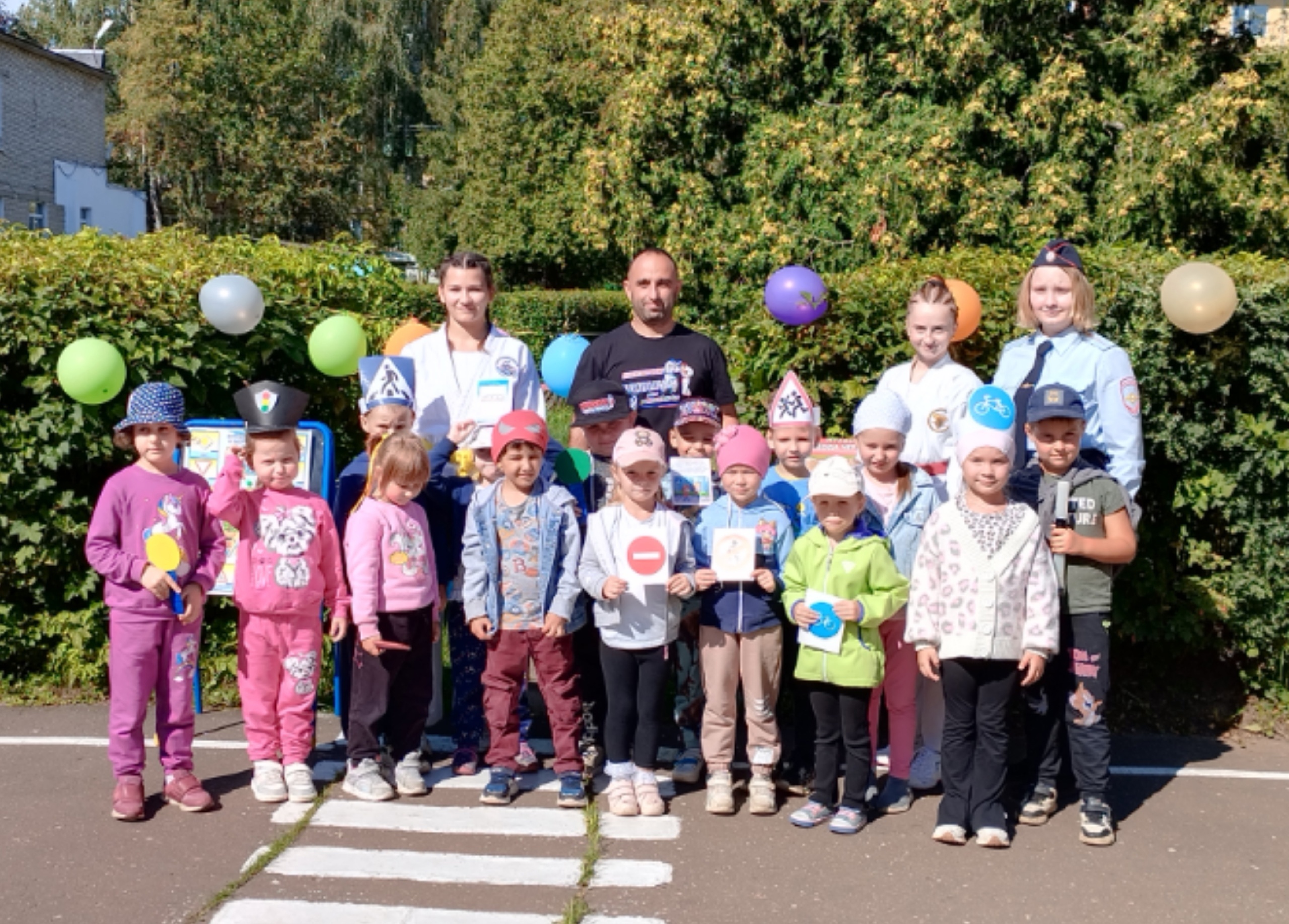 "Становись на зарядку со стражем порядка!"