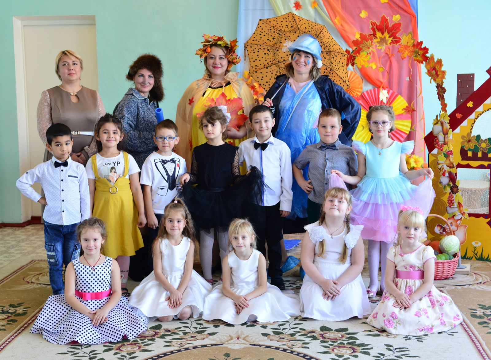 Осенний праздник в подготовительной группе №1