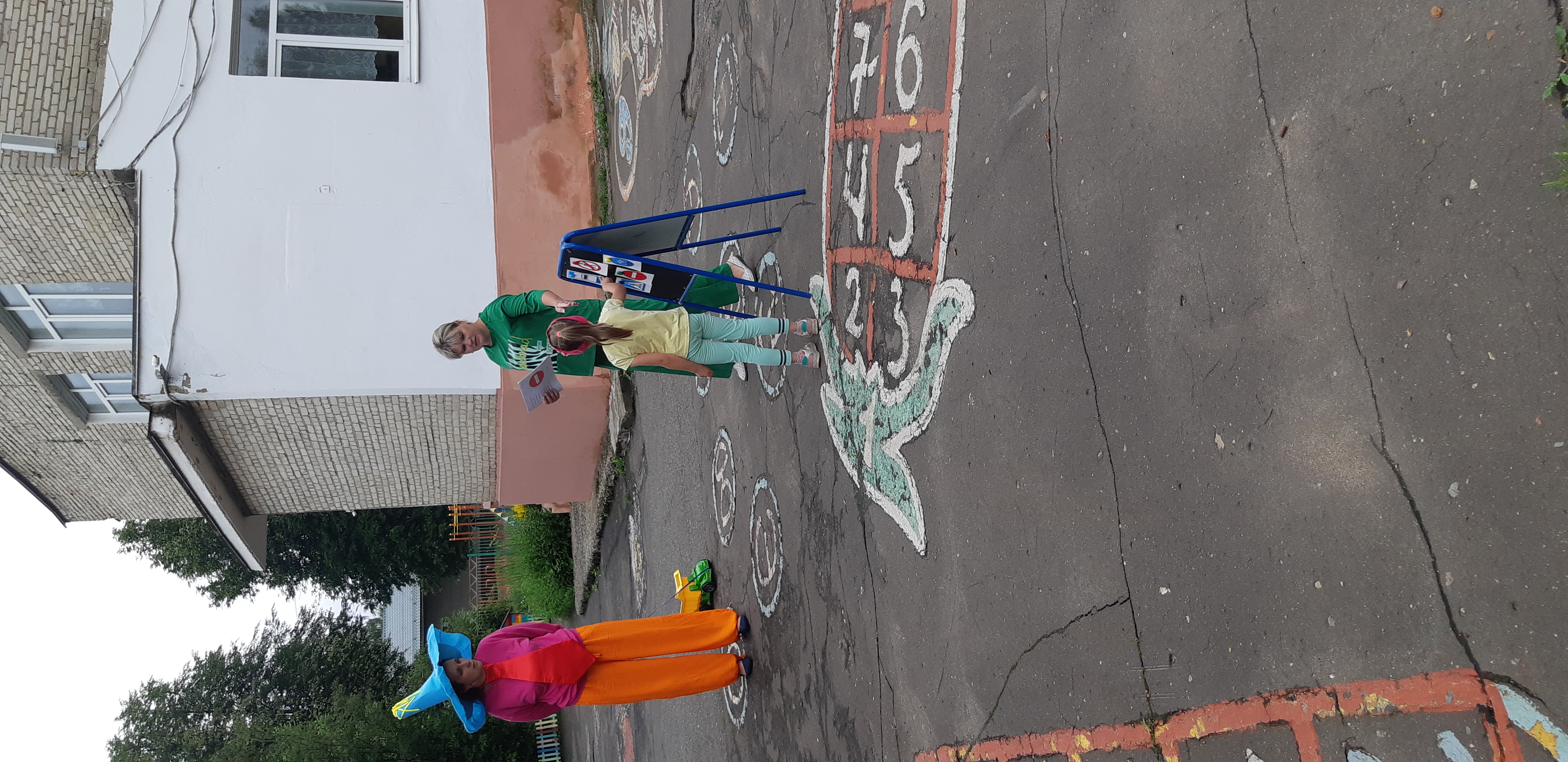 Правила дорожные знать каждому положено!