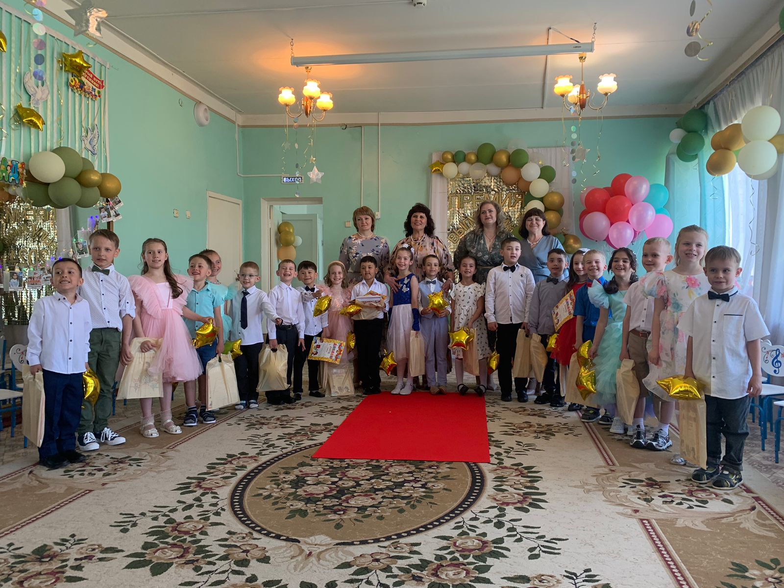 В добрый путь, выпускники!