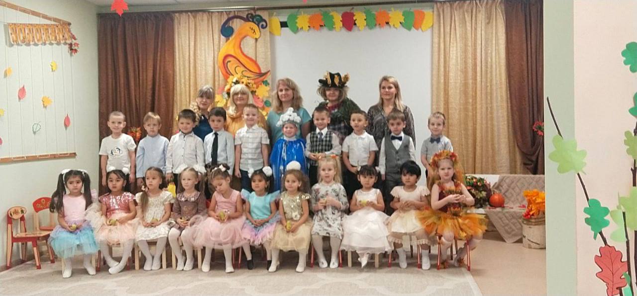 Осенний утренник в средней группе "Облачко"