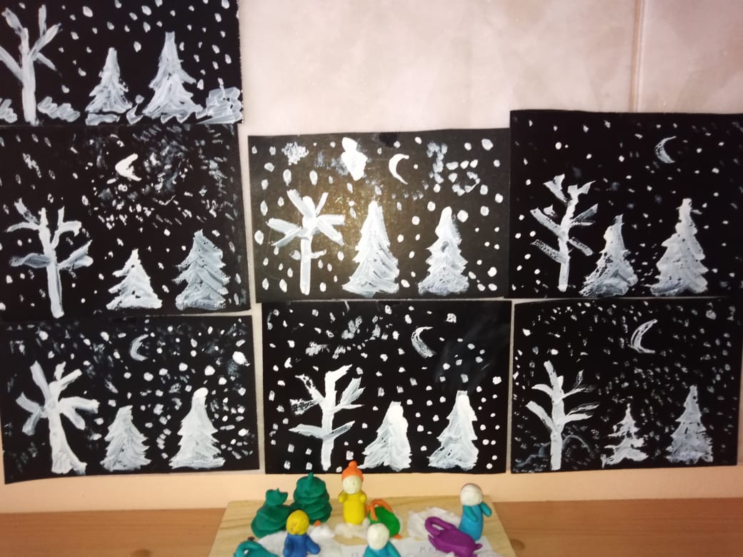Выставка детского творчества "Саночки, снежки, лыжи и коньки!"