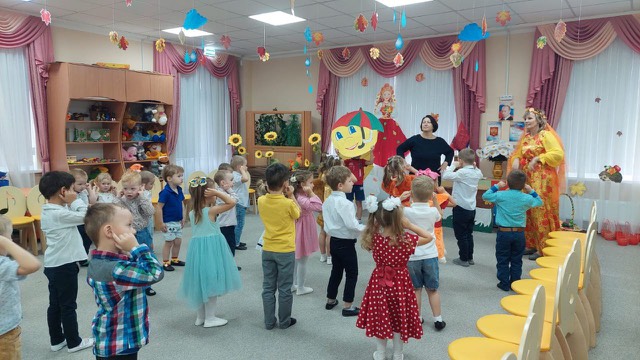 Праздник осени в младшей и средней группе