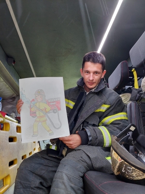 Пожарные в гостях в детском саду.